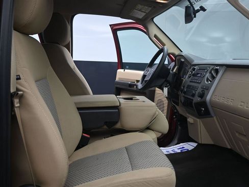 Used 2016 Ford F250 XLT w/ XLT Premium Package AWD/4WD image 12