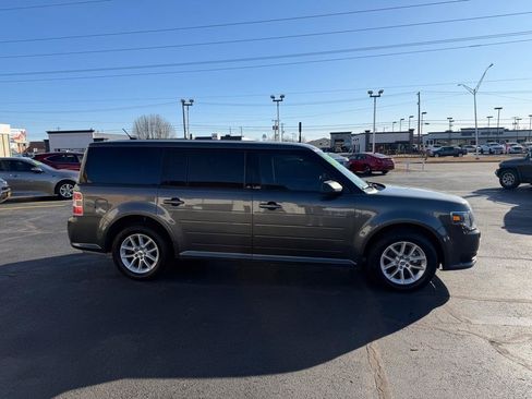Used 2017 Ford Flex SE FWD image 5