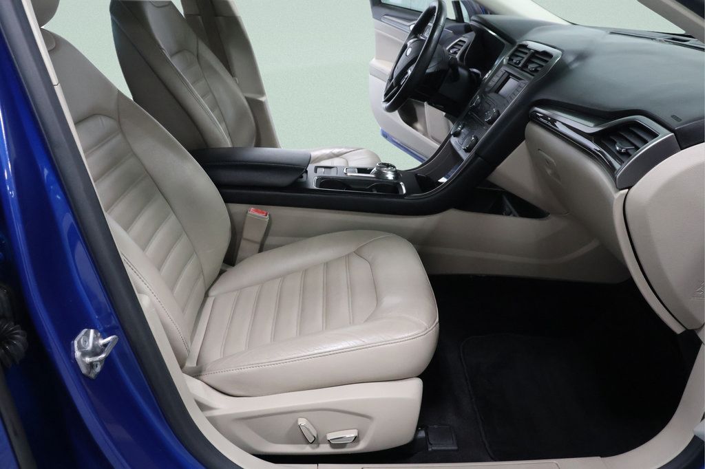Used 2017 Ford Fusion SE FWD image 30