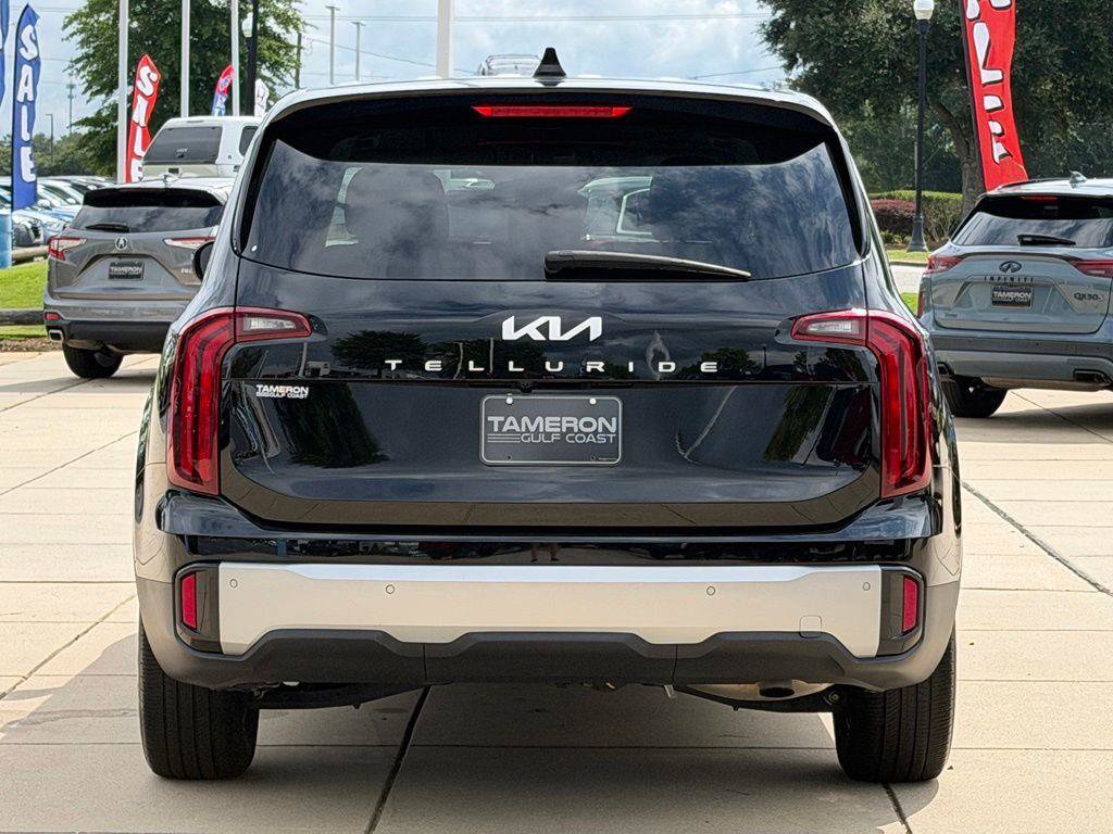 Used 2024 Kia Telluride LX FWD image 3