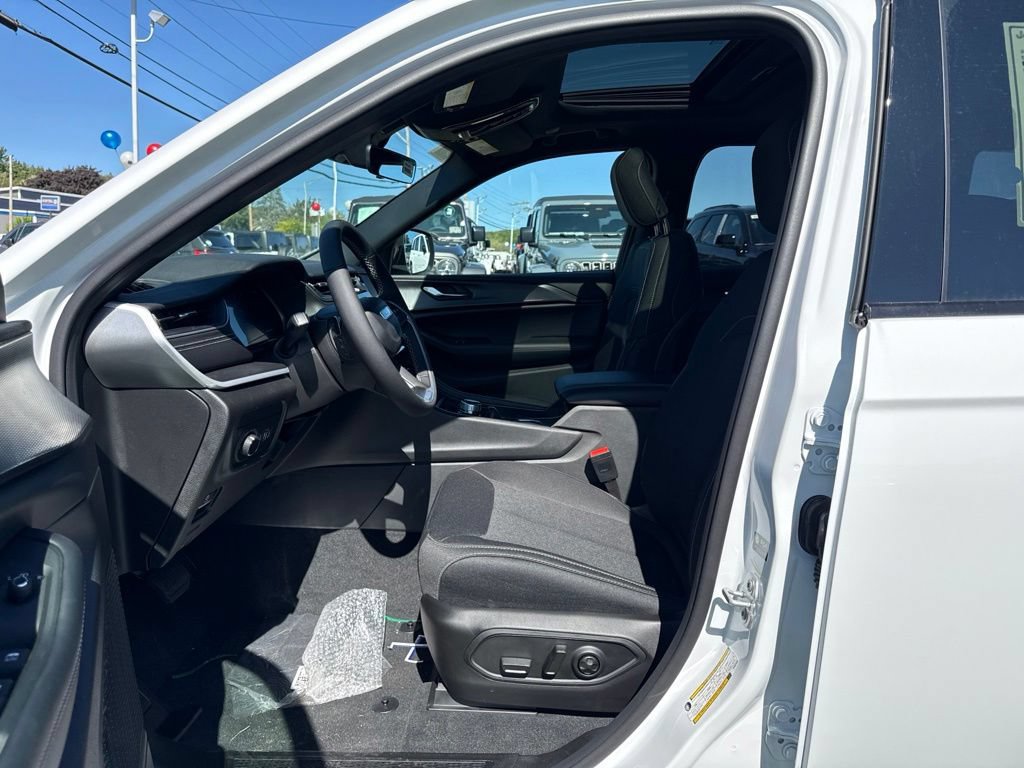 New 2027 Jeep Grand Cherokee Laredo X AWD/4WD image 17