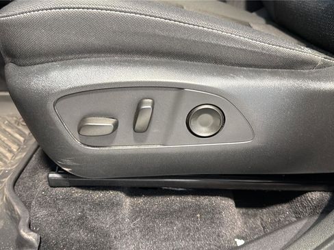 Used 2025 Chevrolet Traverse LT w/ Midnight/Sport Edition FWD image 22