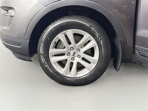 Used 2018 Ford Explorer XLT w/ Equipment Group 202A AWD/4WD image 33