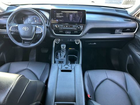 Used 2024 Toyota Grand Highlander FWD image 12