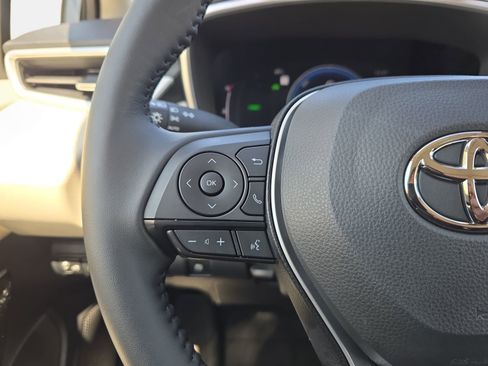 Used 2025 Toyota Corolla XLE image 13