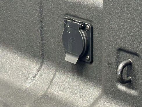Used 2025 GMC Canyon AT4 AWD/4WD image 12