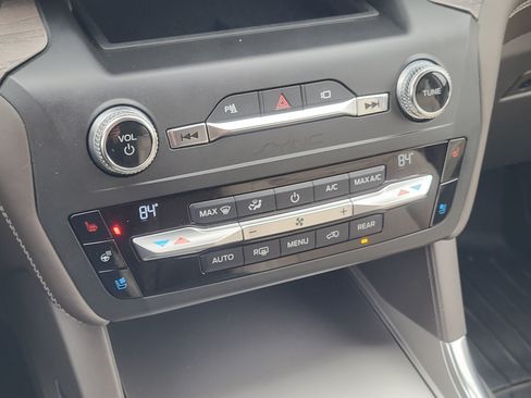 Used 2020 Ford Explorer Platinum AWD/4WD image 19