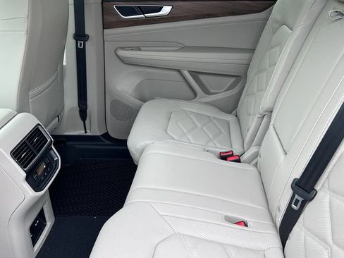 New 2026 Volkswagen Atlas SE FWD image 21