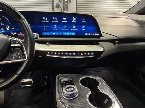 Certified 2025 Cadillac Optiq Sport 1 w/ LPO, ONYX Package AWD/4WD image 18