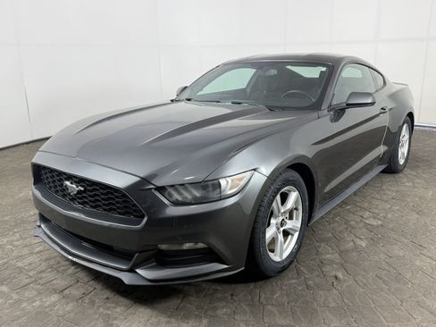 Used 2017 Ford Mustang Coupe RWD image 3