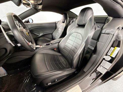 Certified 2018 Ferrari California T image 9