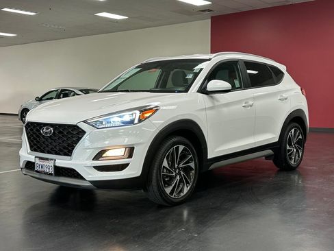 Used 2019 Hyundai Tucson Sport image 3