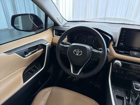Used 2019 Toyota RAV4 XLE Premium FWD image 26
