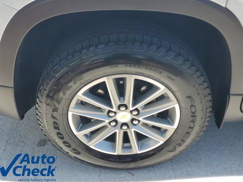 Used 2023 Chevrolet Traverse LT FWD image 8