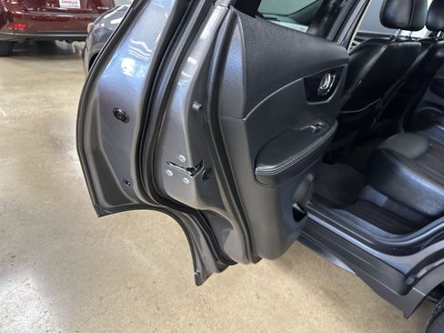 Used 2018 Nissan Rogue SL image 63