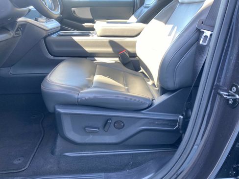 Used 2025 Ford Expedition Active image 18