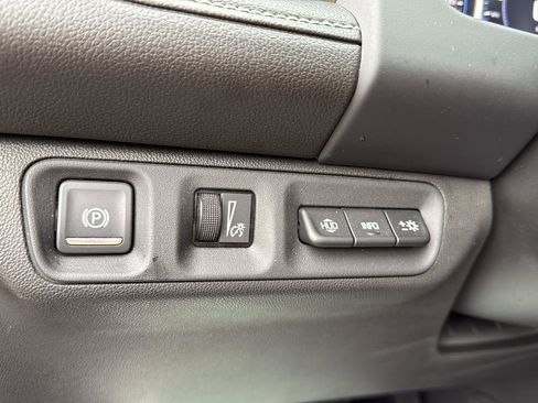 Used 2022 GMC Acadia Denali w/ Denali Ultimate Package image 34