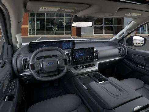 New 2026 Ford Expedition Platinum image 9
