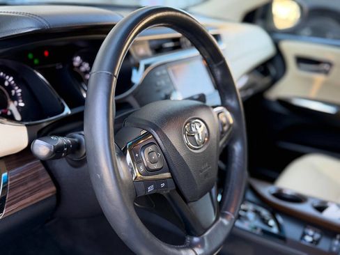 Used 2014 Toyota Avalon Limited image 19