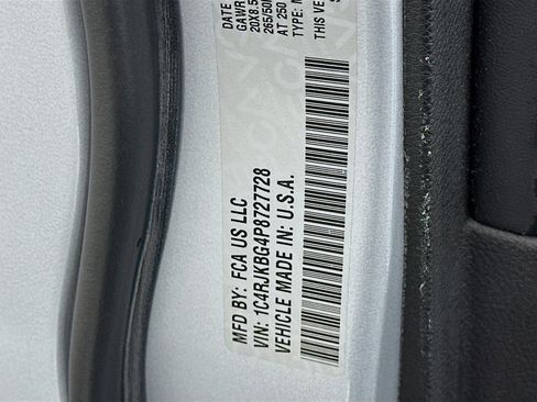 Used 2023 Jeep Grand Cherokee L Limited w/ Black Appearance Package image 12