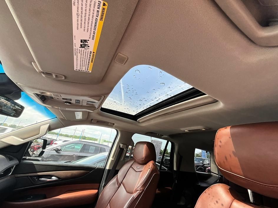 Used 2017 Cadillac Escalade Luxury AWD/4WD image 32