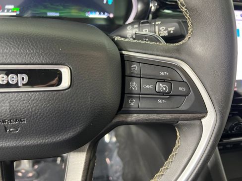 Used 2022 Jeep Grand Cherokee Limited 4xe w/ Luxury Tech Group II AWD/4WD image 23