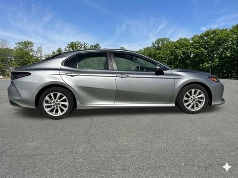 Used 2022 Toyota Camry LE FWD image 7