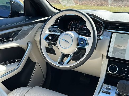 Used 2026 Jaguar F-PACE R-Dynamic S AWD/4WD image 27