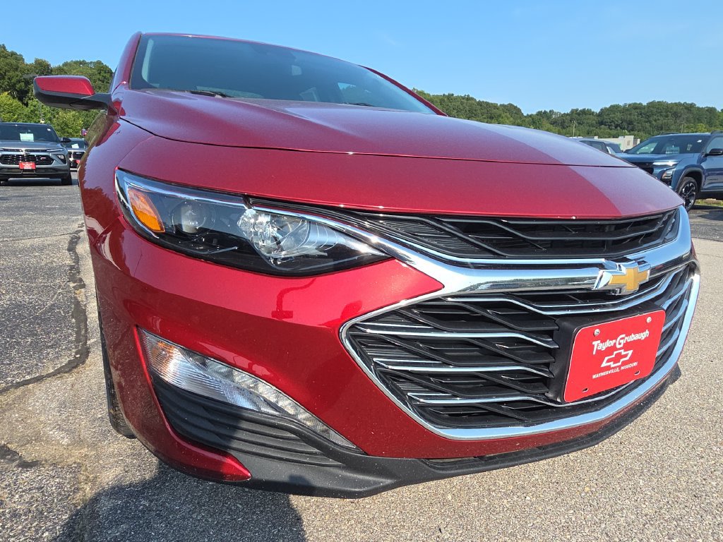 Used 2025 Chevrolet Malibu LT FWD image 11
