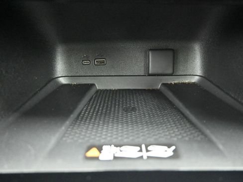 Used 2024 Chevrolet Traverse RS FWD image 18