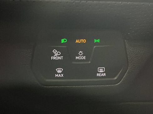 Used 2024 Volkswagen Atlas Cross Sport SEL R-Line AWD/4WD image 33