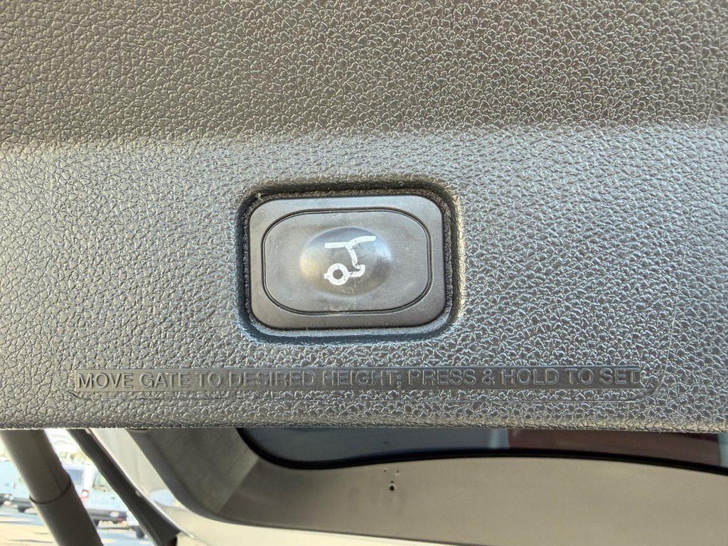 Used 2018 Ford Explorer Limited w/ Ford Safe & Smart Package FWD image 59