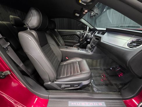 Used 2014 Ford Mustang GT Premium w/ Comfort Package RWD image 2