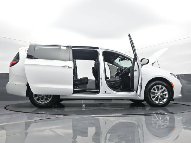 New 2025 Chrysler Pacifica Select w/ Uconnect Theater Family Group AWD/4WD image 61