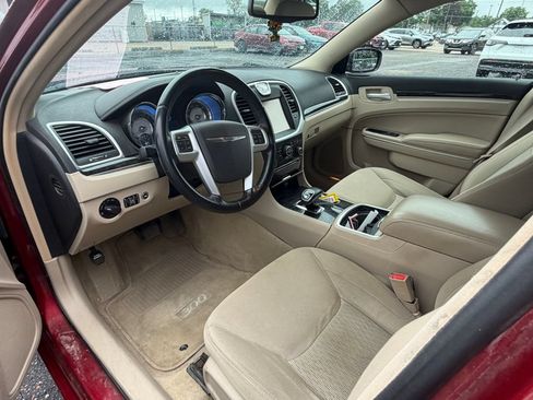 Used 2012 Chrysler 300 RWD image 4