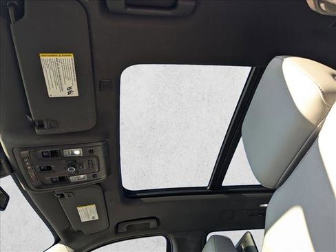 Used 2021 Chevrolet Suburban Z71 w/ Z71 Signature Package image 16