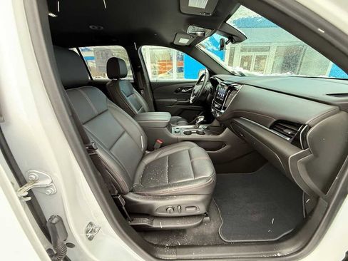 Used 2023 Chevrolet Traverse RS image 40