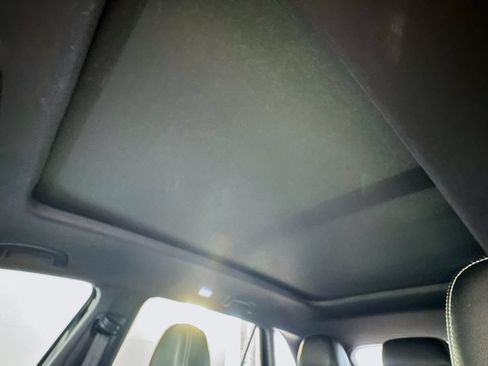 Used 2024 Volkswagen Atlas Cross Sport SE w/ Panoramic Sunroof Package FWD image 21