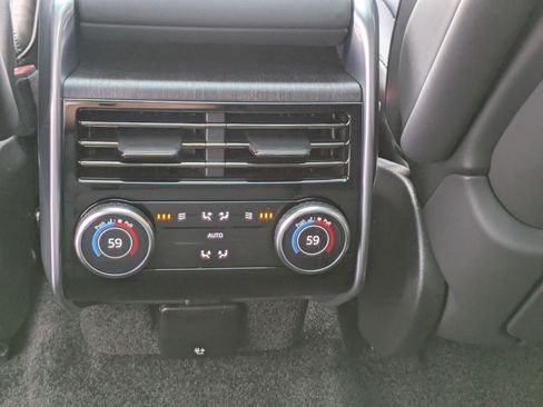 New 2025 Land Rover Range Rover Long Wheelbase Autobiography image 28