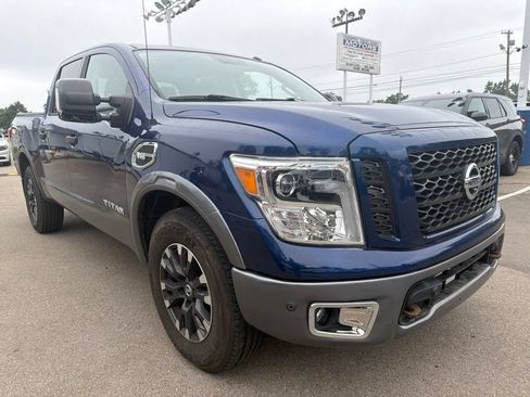 Used 2017 Nissan Titan PRO-4X AWD/4WD image 3