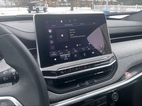 Used 2024 Jeep Compass Latitude image 6