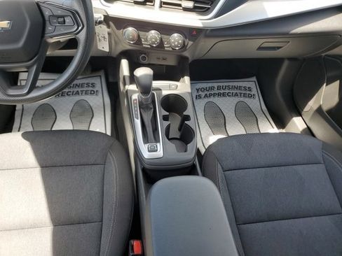 Used 2024 Chevrolet Trax LS w/ LS Convenience Package FWD image 21