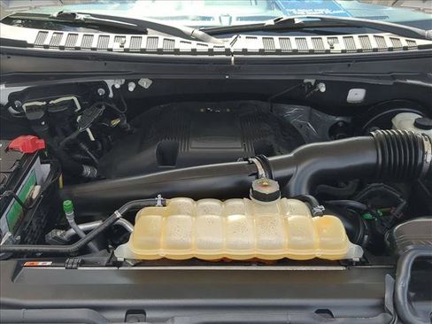 Used 2018 Ford Expedition XLT w/ Equipment Group 201A RWD image 21