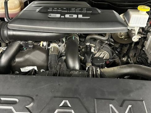 Used 2022 RAM 1500 Laramie w/ Night Edition AWD/4WD image 7