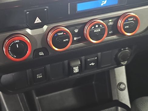 Used 2021 Toyota Tacoma SR5 AWD/4WD image 20