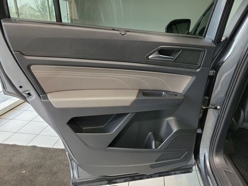 Used 2021 Volkswagen Atlas SE image 34