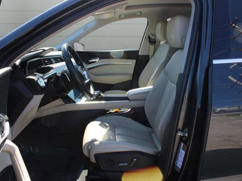 Used 2019 Audi e-tron Prestige image 9
