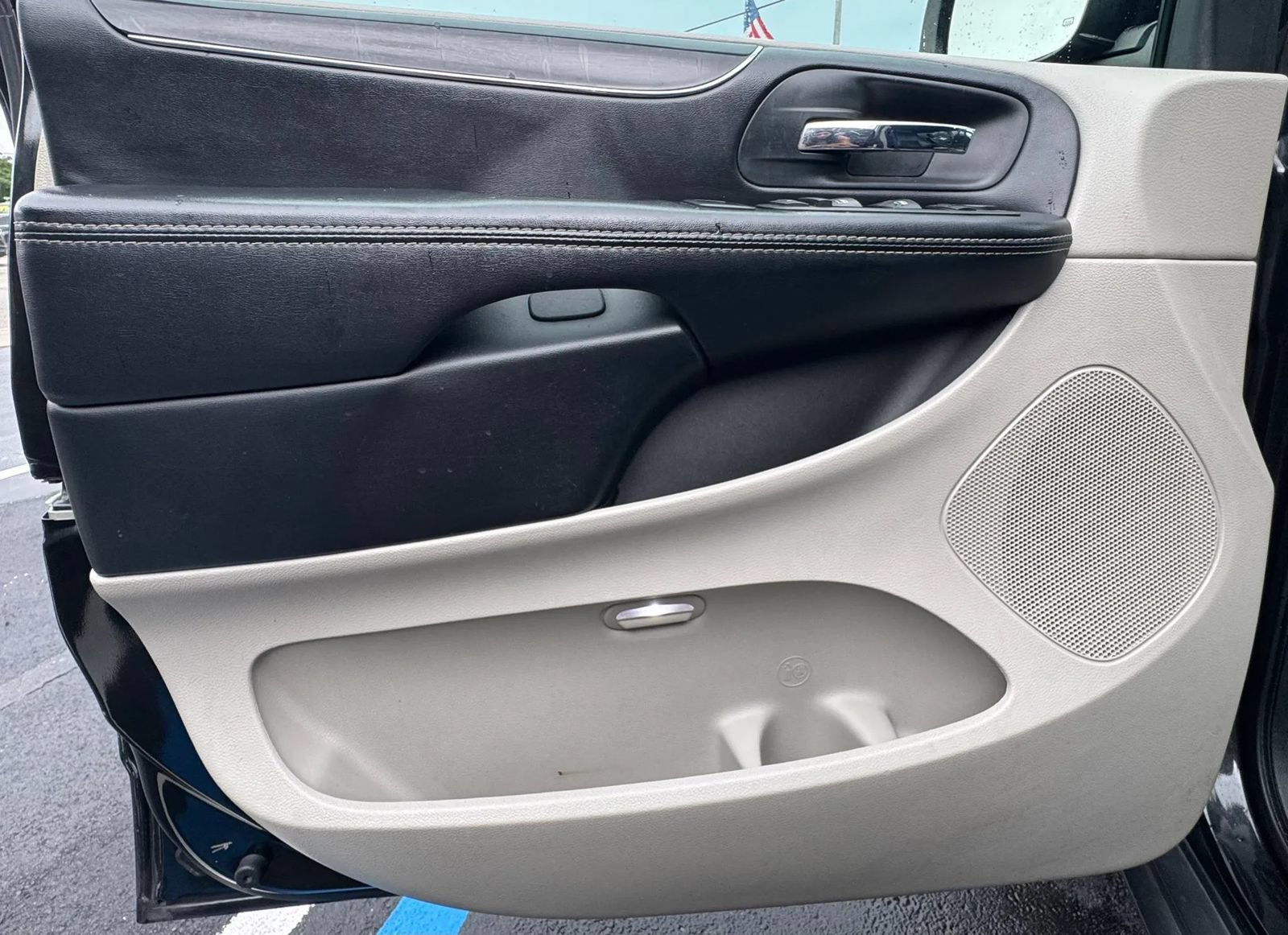 Used 2019 Dodge Grand Caravan SXT FWD image 24