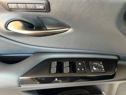 Used 2025 Lexus ES 300h w/ Premium Package image 8