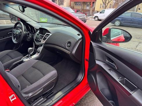 Used 2015 Chevrolet Cruze LT image 28